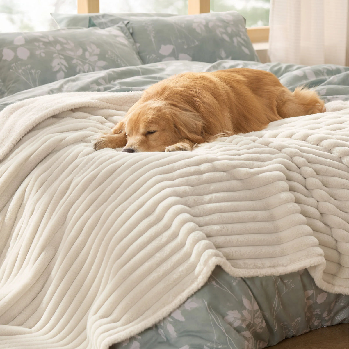 ComfyFleece Waterproof Pet Blanket