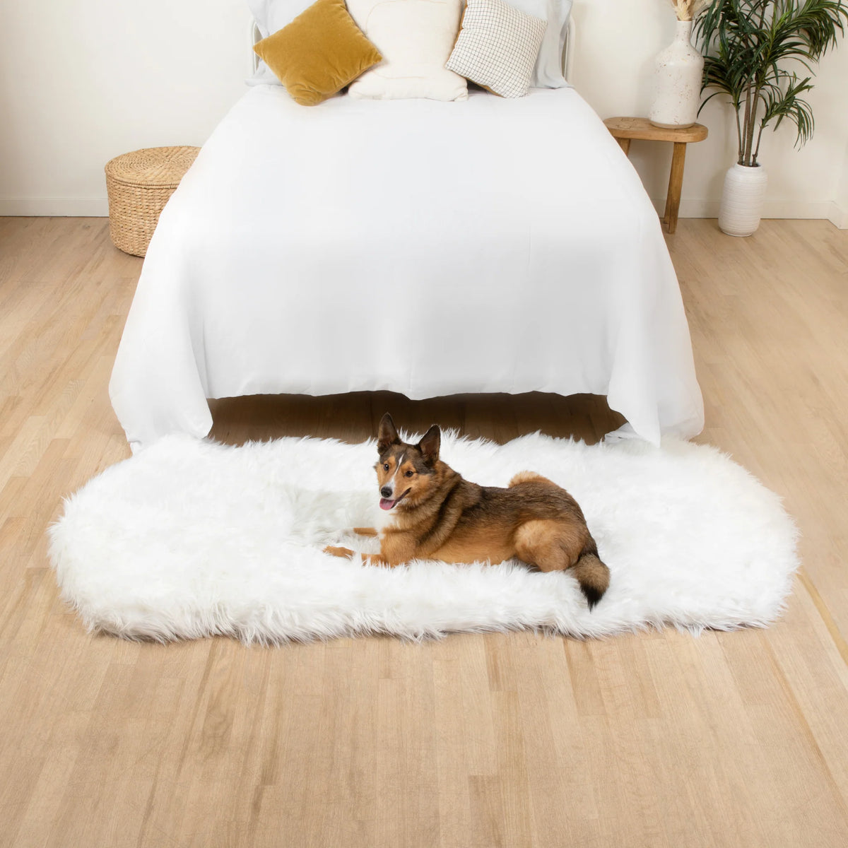 Runner Faux Fur Memory Foam Dog Bed - Curve Polar White